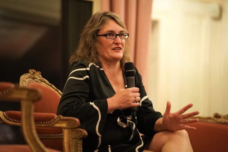 „Otázkou není, jestli chceme. Budeme muset,“ říká česká diplomatka k větší odpovědnosti Evropy za vlastní obranu